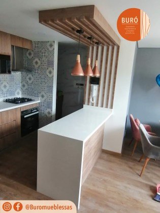 Cocina Lienal con barra frontal 0.5.jpg